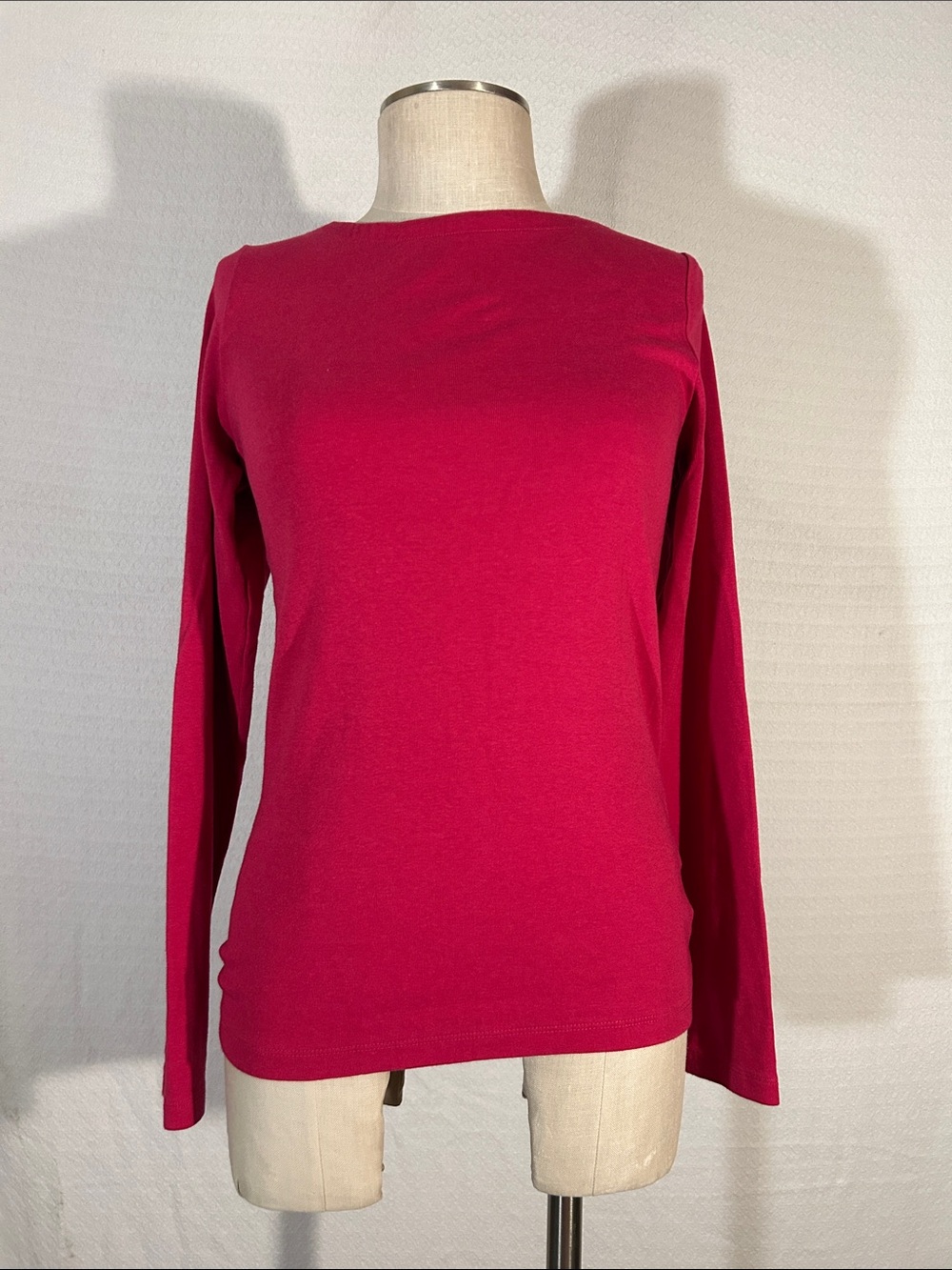 GAP Women's Long-Sleeve Crewneck Top in Fuchsia